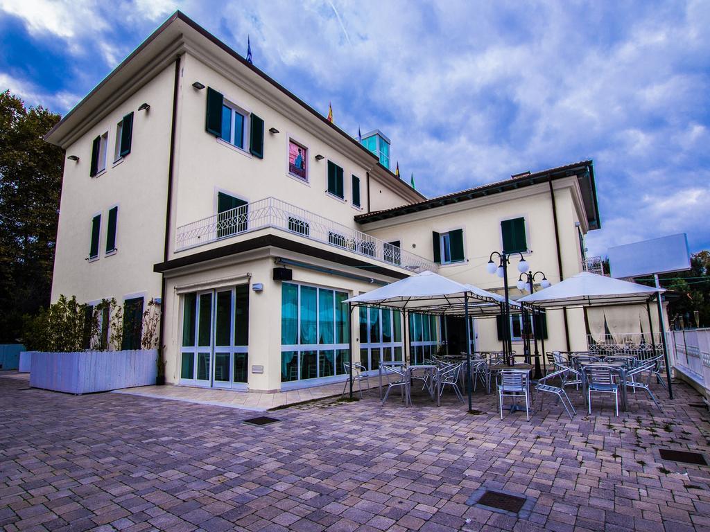 Hotel Butterfly - We Suite Torre do Lago Puccini Exterior foto